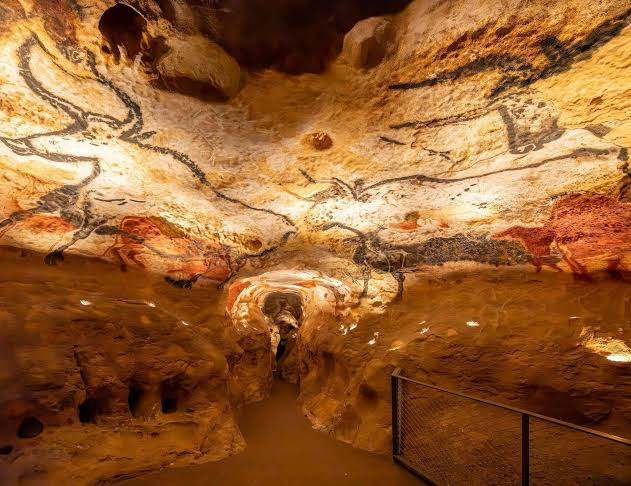 लास्को गुफाएं (Lascaux Caves, France)